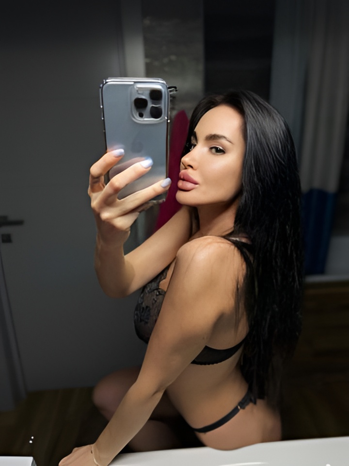 Розалия привлекальеная девушка из Барнаула цена от 4000 руб