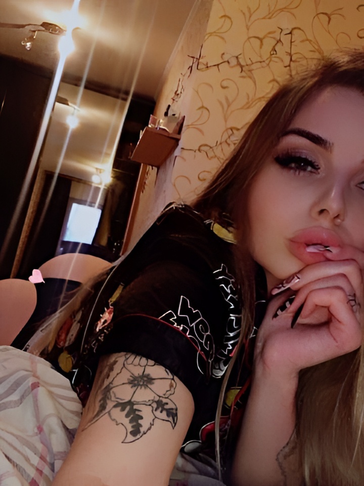 Зиглинда привлекальеная девушка из Барнаула цена от 2000 руб