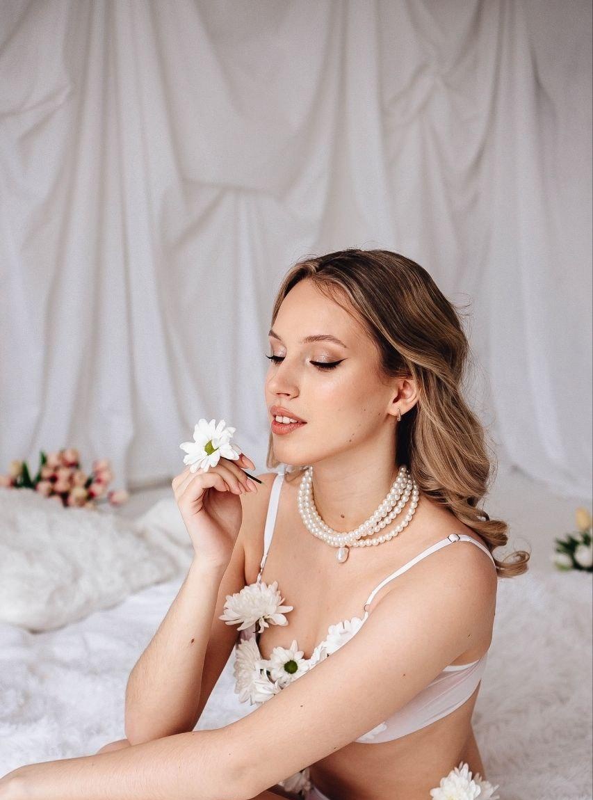 Аня привлекальеная девушка из Барнаула цена от 7000 руб