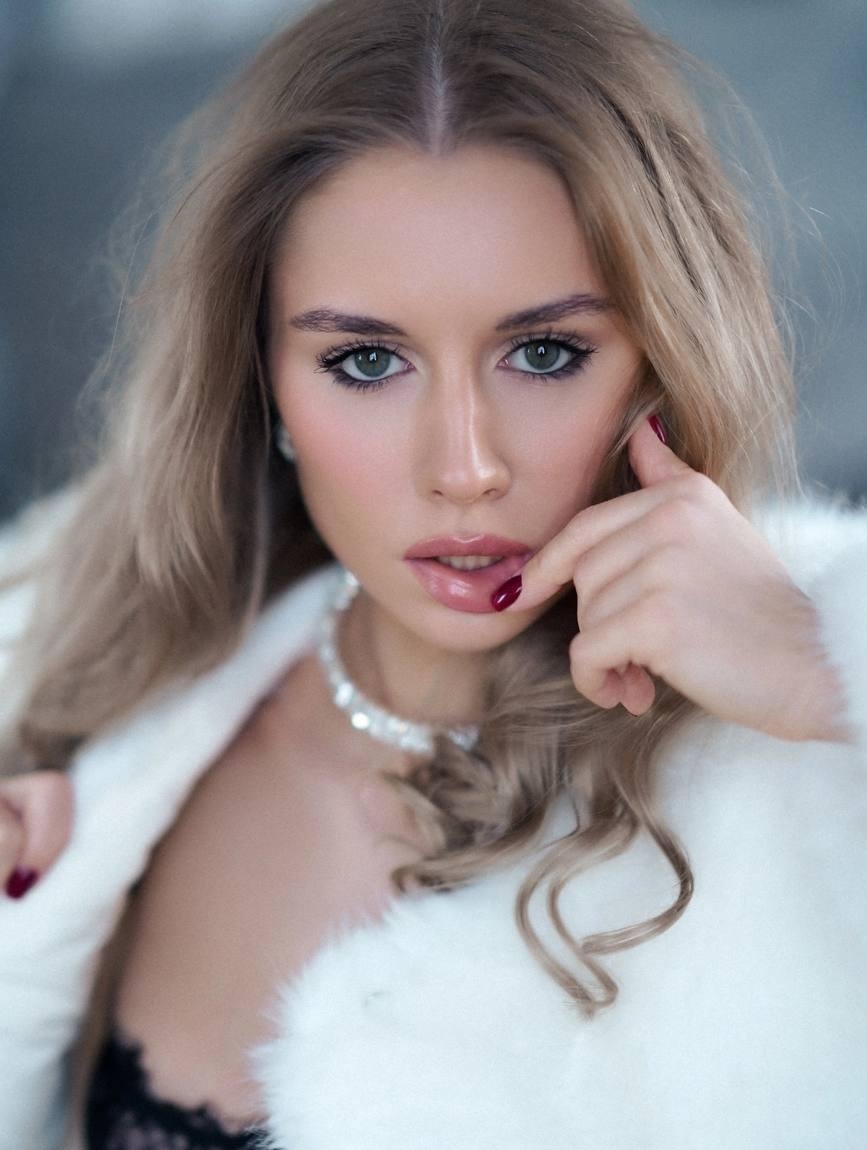 Инна привлекальеная девушка из Барнаула цена от 6000 руб