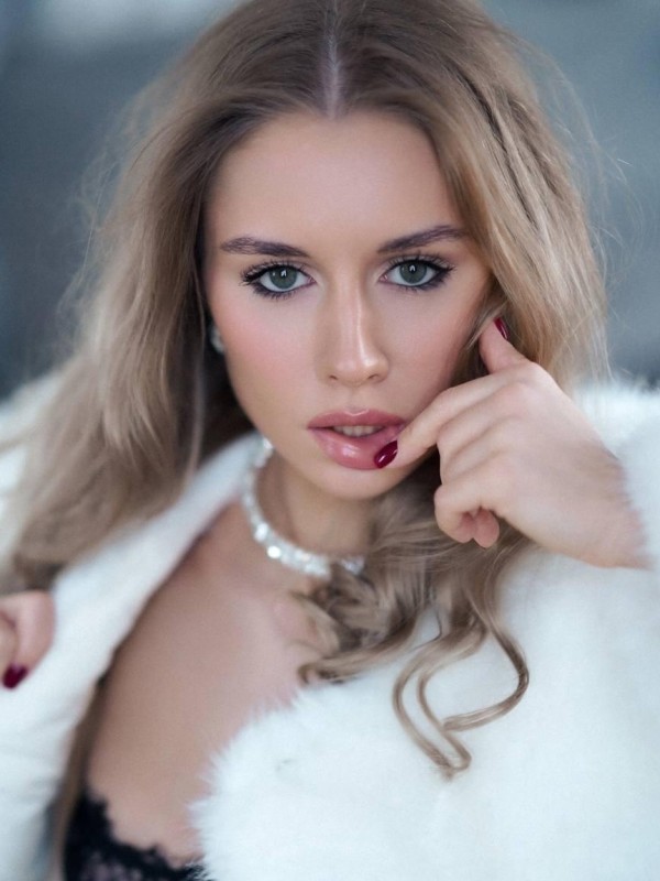 Инна привлекательная девушка из Барнаула цена от 6000 руб